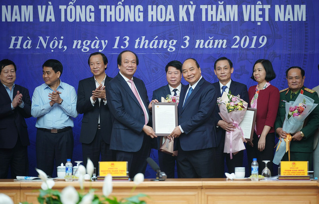 Thủ tướng Nguyễn Xuân Phúc khen ngợi các đơn vị. Ảnh: Chính phủ